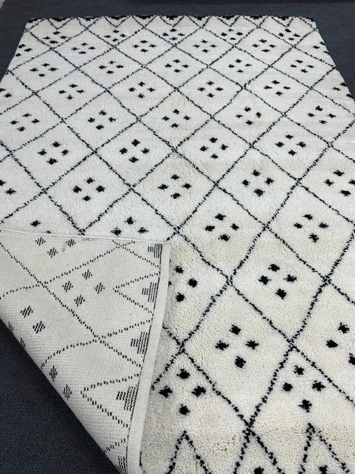 Moroccan Rug - 278 cm x 188 cm