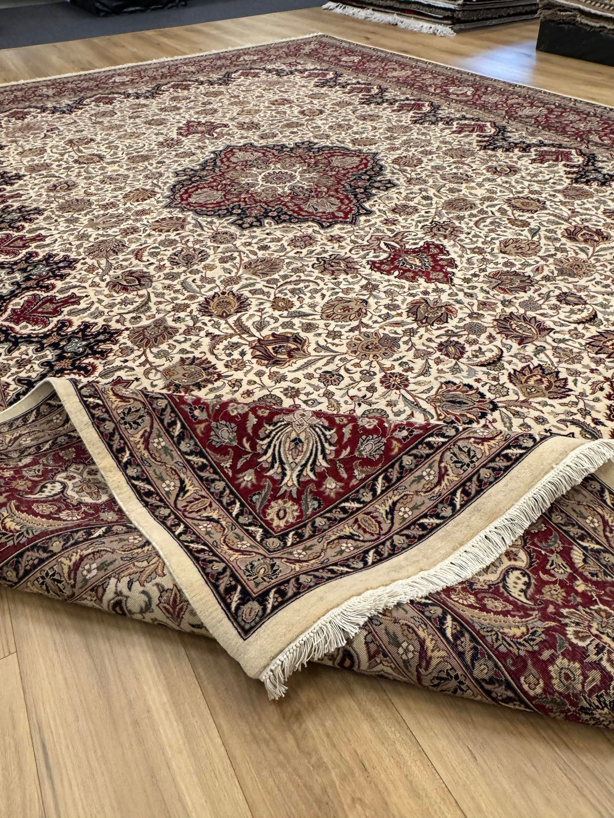 Isfahan Rug - 431 cm x 306 cm