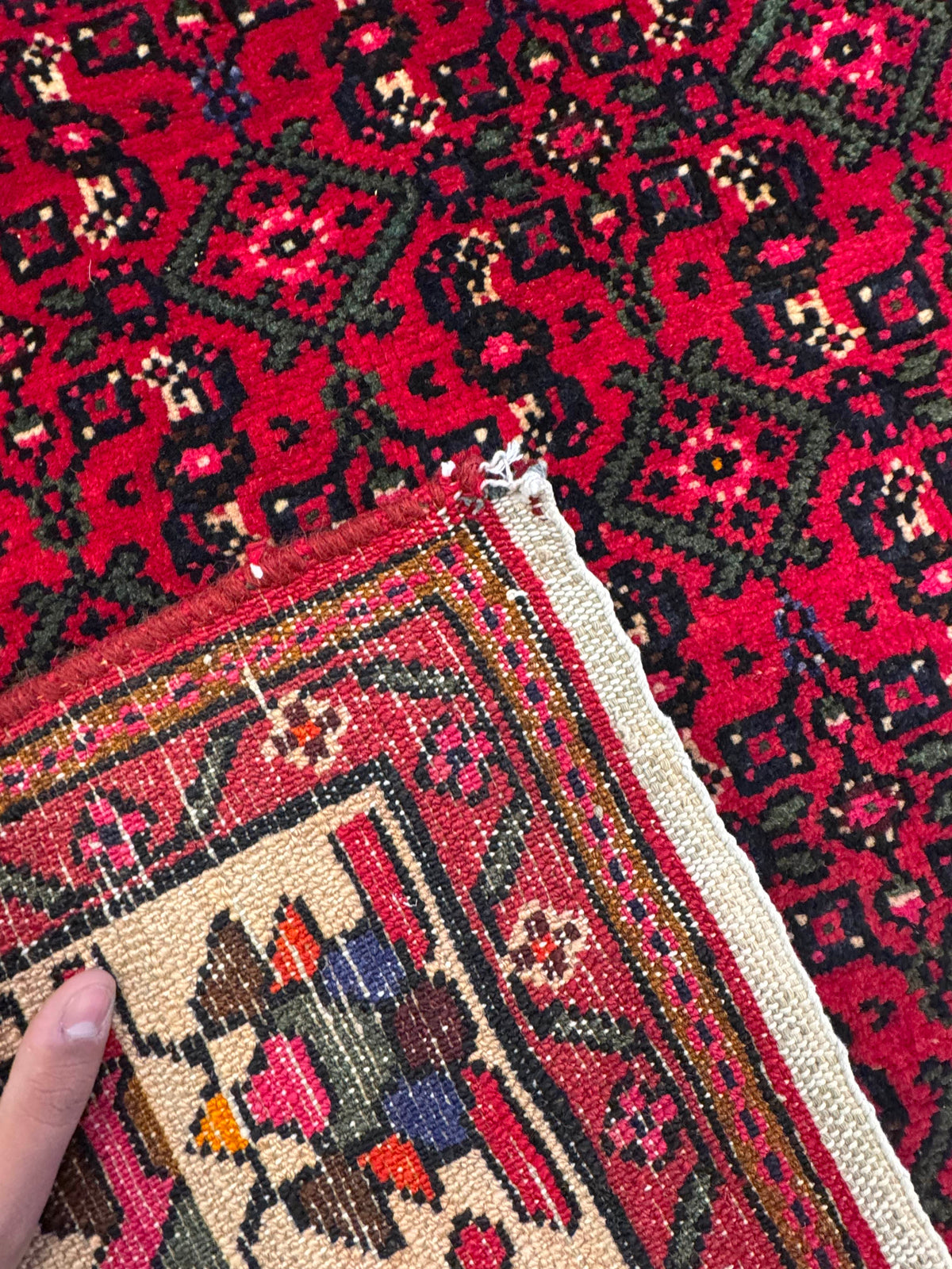 Hussainabad Rug - 295 cm x 200 cm