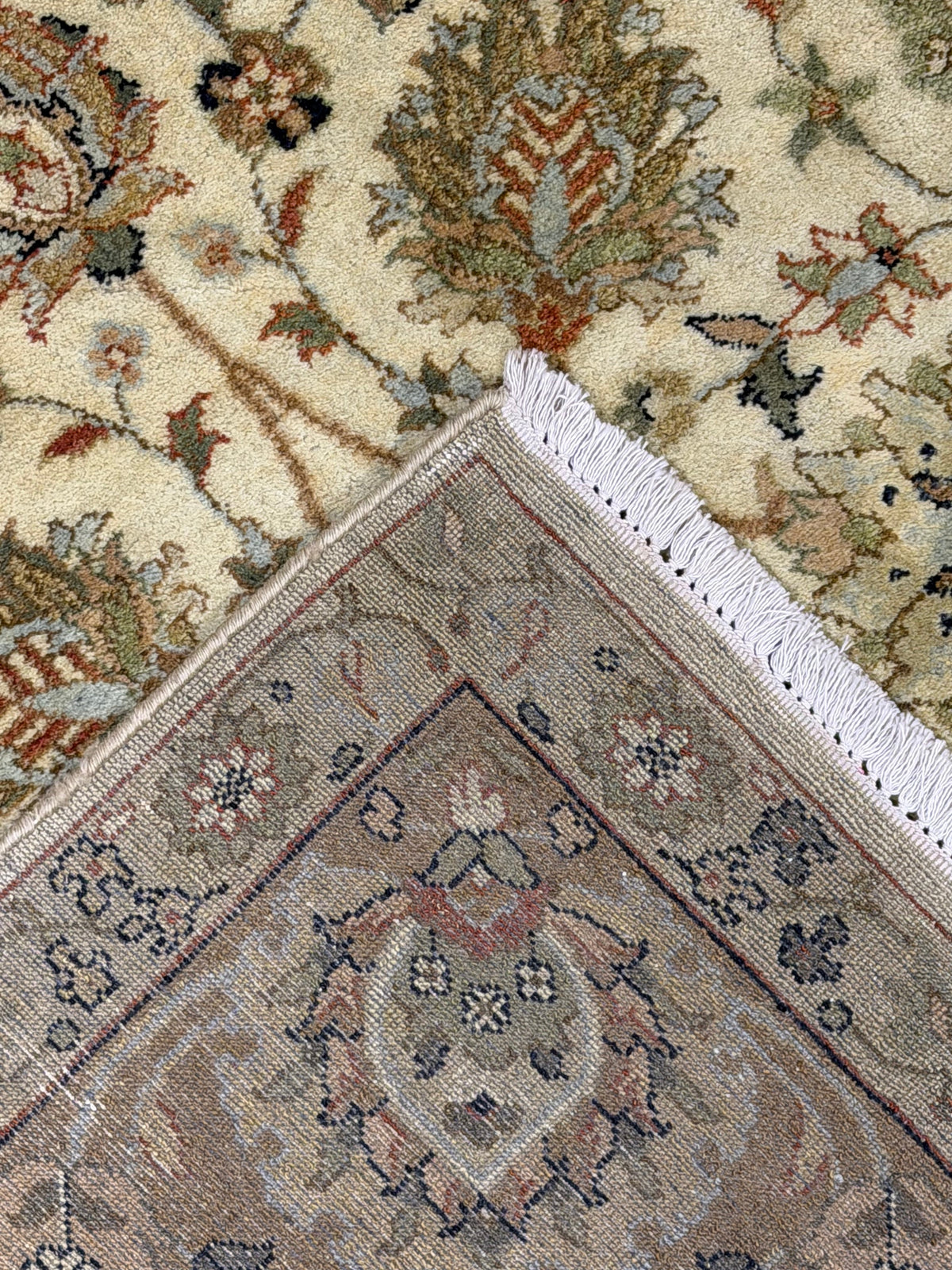 Ziegler Rug - 276 cm x 186 cm