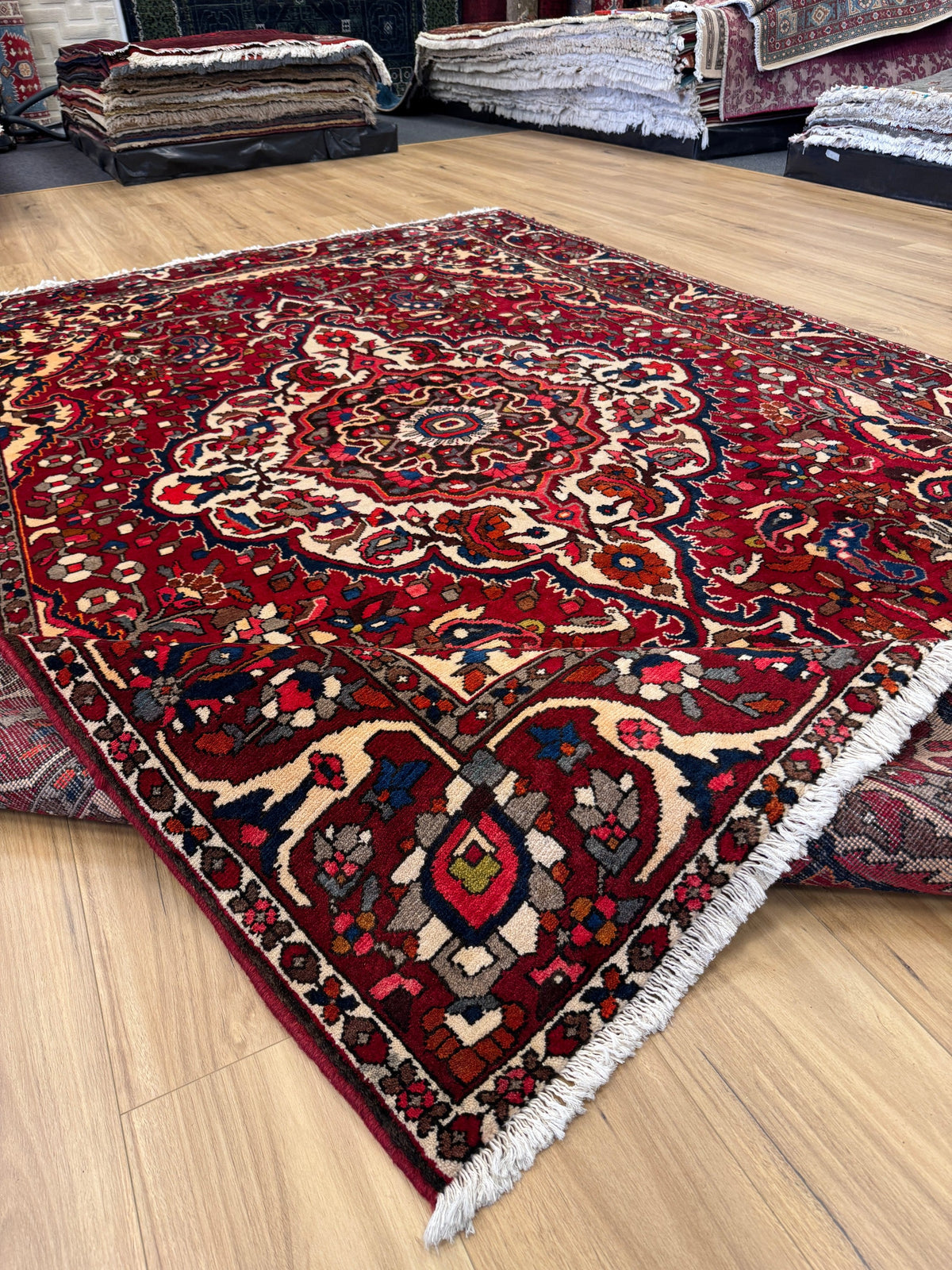 Bakhtiari Rug - 310 cm x 220 cm