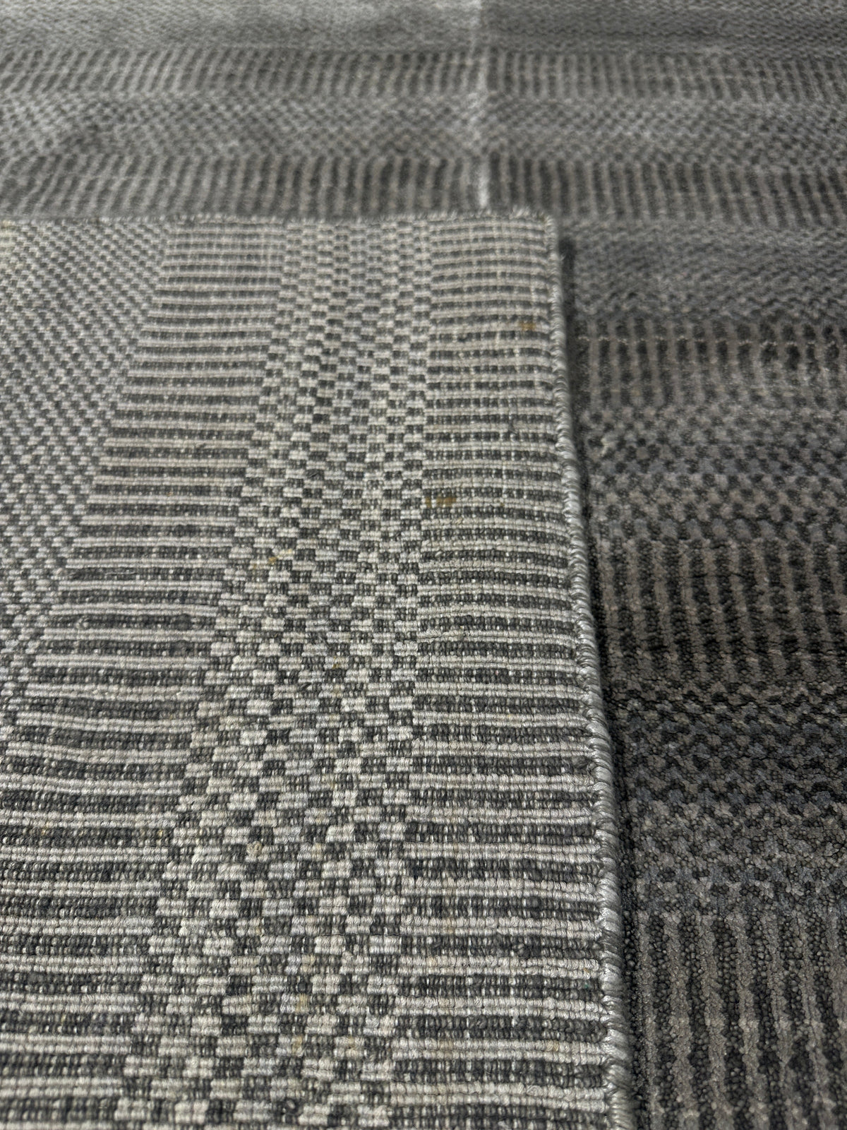 Modern Rug - 245 cm x 168 cm