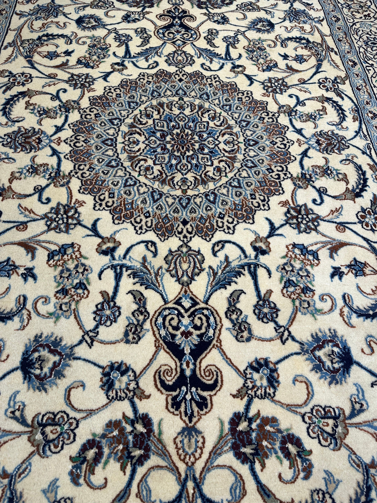 Nain Rug - 300 cm x 193 cm