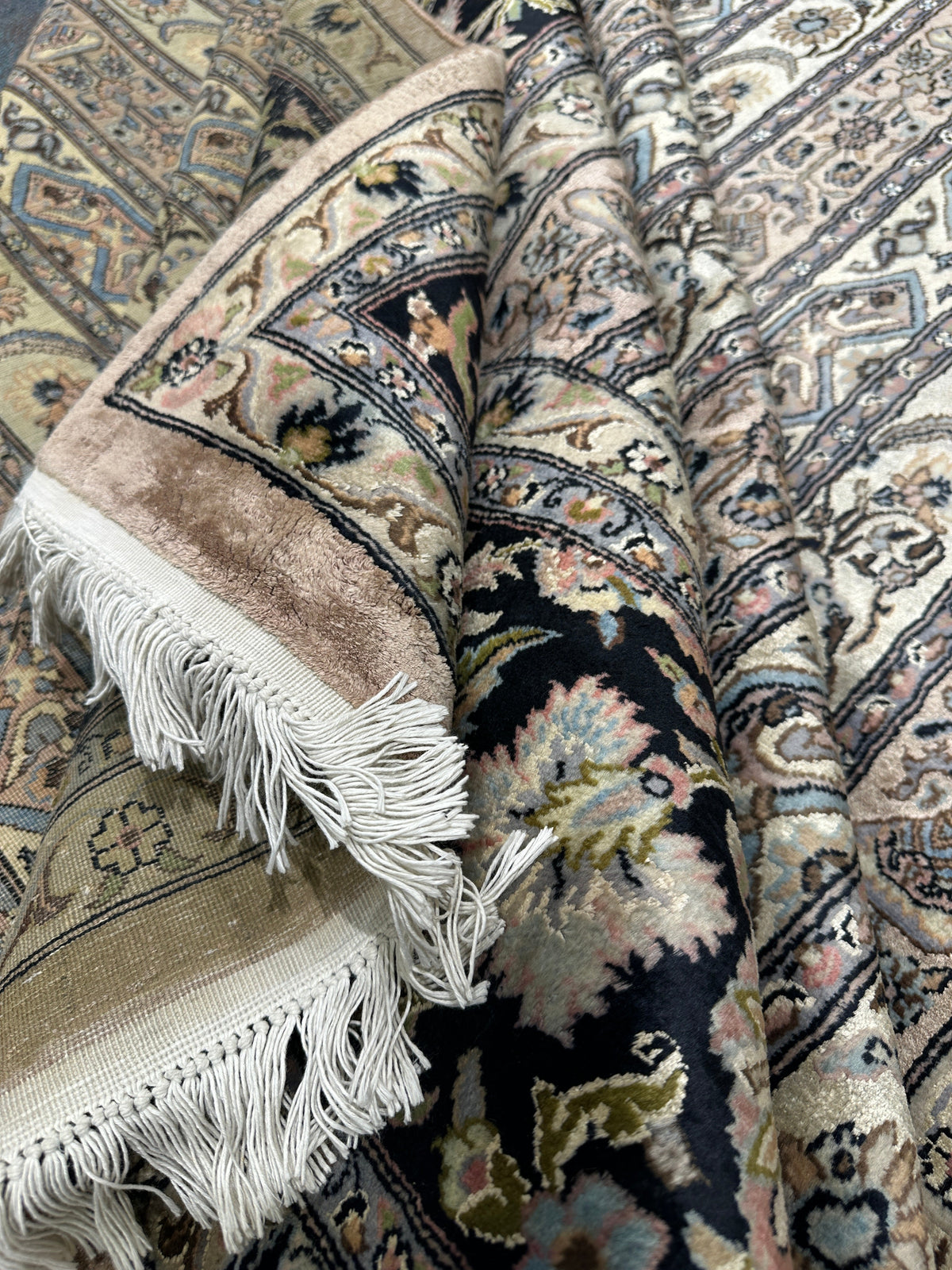 Kashmiri Rug - 321 cm x 244 cm