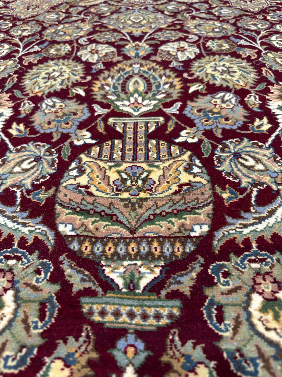 Kashmiri Rug - 371 cm x 282 cm