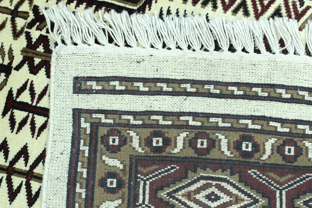 Kashmiri Rug - 281 cm x 207 cm