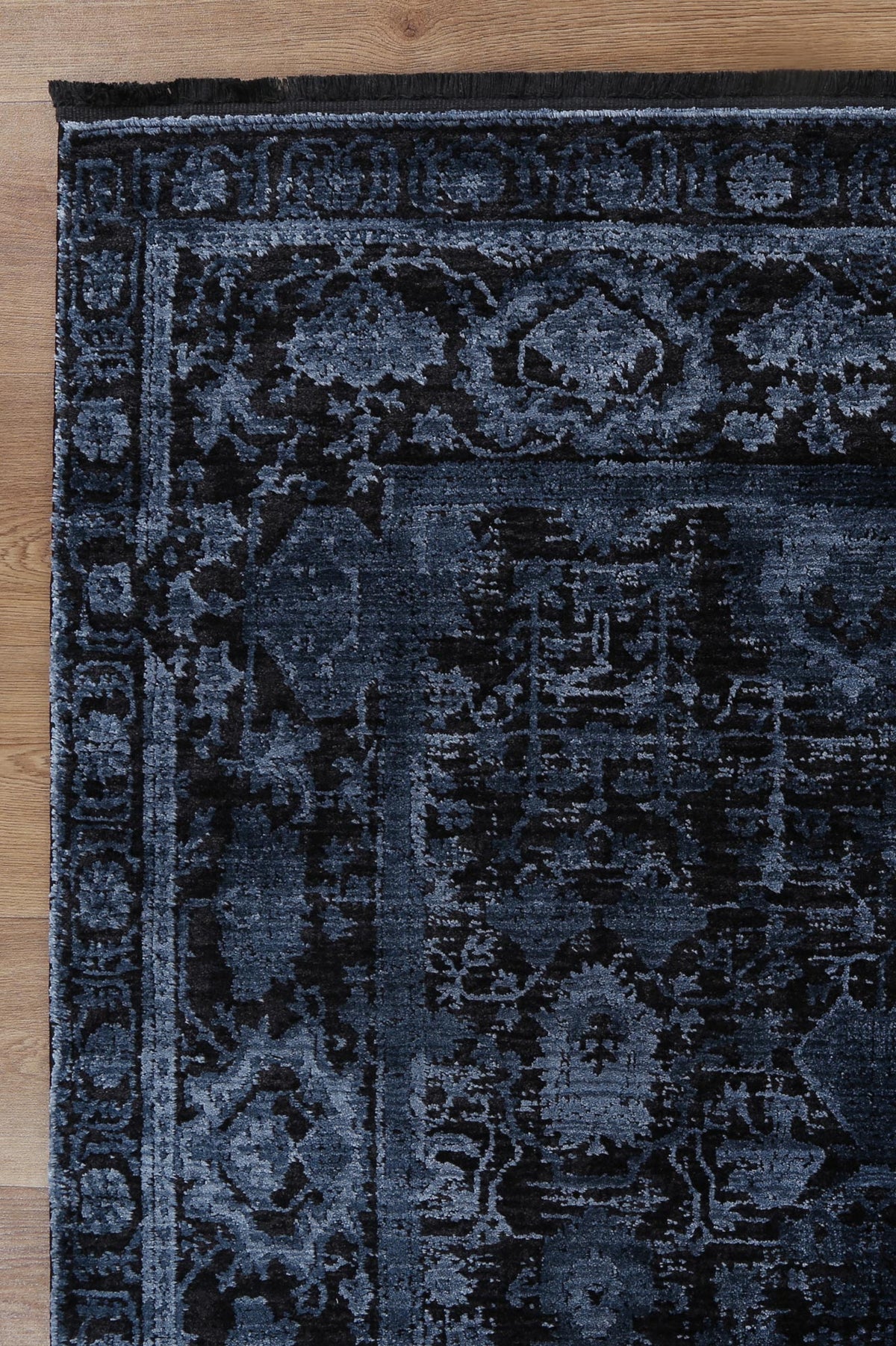Brooklyn 300 Blue Ornate Rug