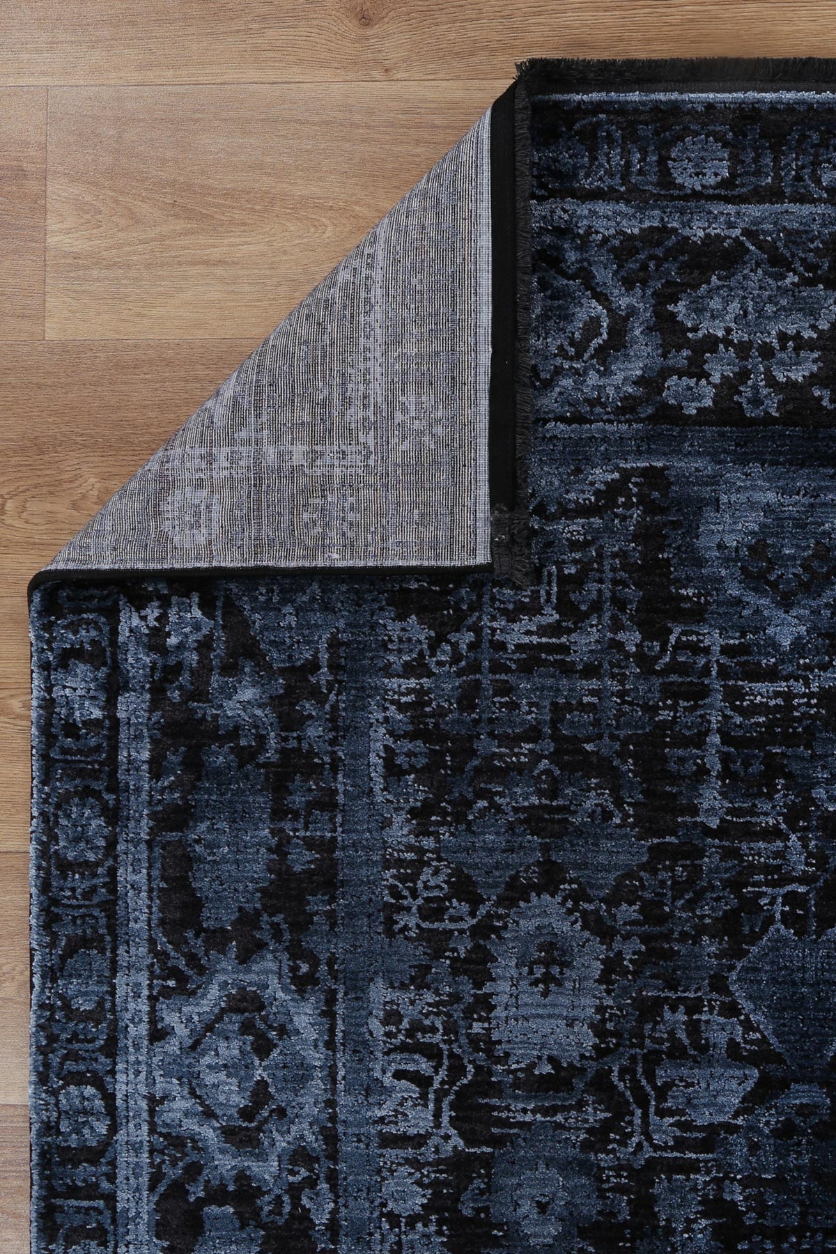 Brooklyn 300 Blue Ornate Rug
