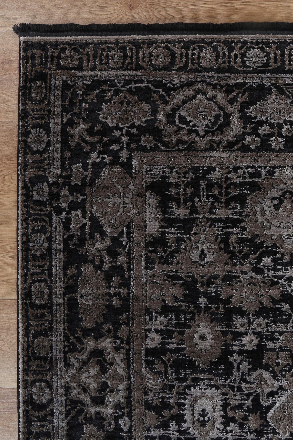 Brooklyn 300 Pewt Ornate Rug