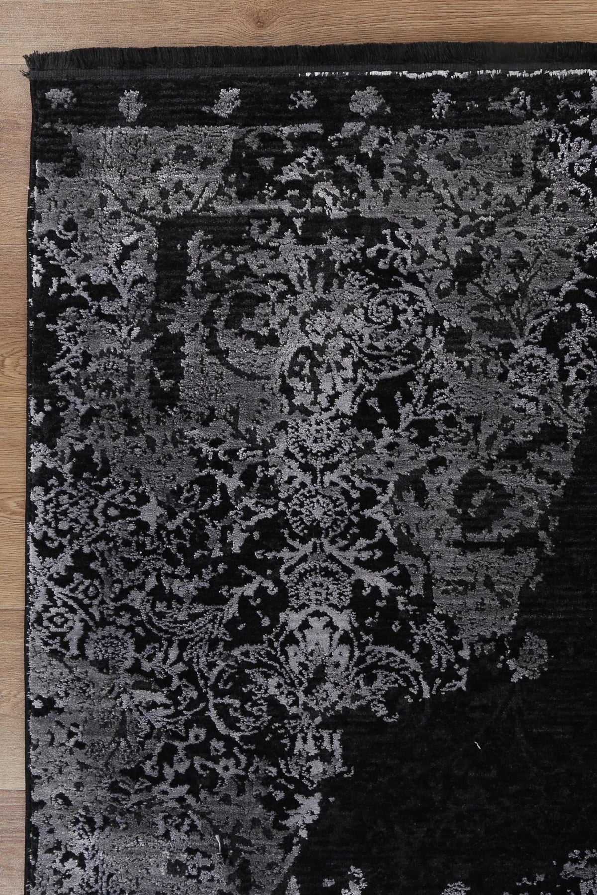 Brooklyn 400 Silver Medallion Rug