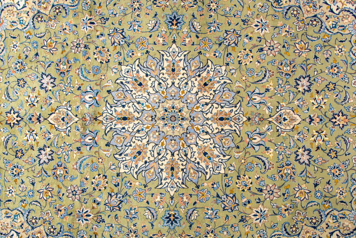 Kashan Rug - 370 cm x 270 cm