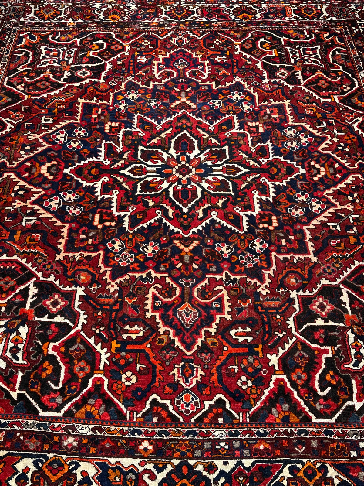 Bakhtiari Rug - 390 cm x 335 cm