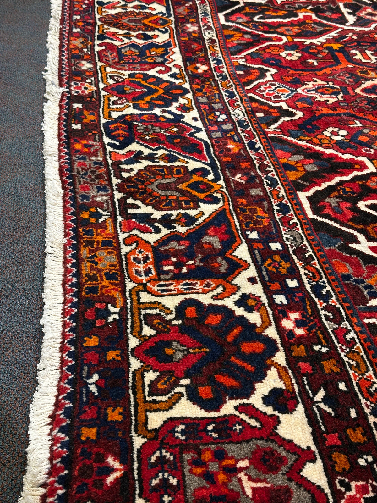Bakhtiari Rug - 390 cm x 335 cm