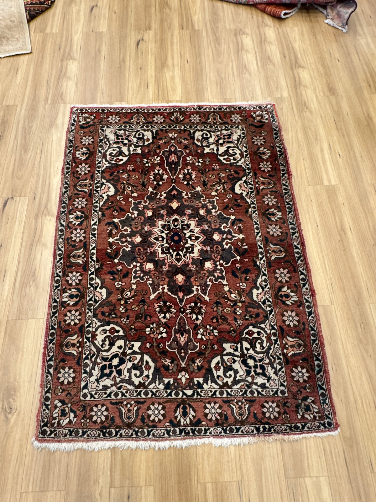 Vintage Bakhtiari Rug - 203 cm x 150 cm