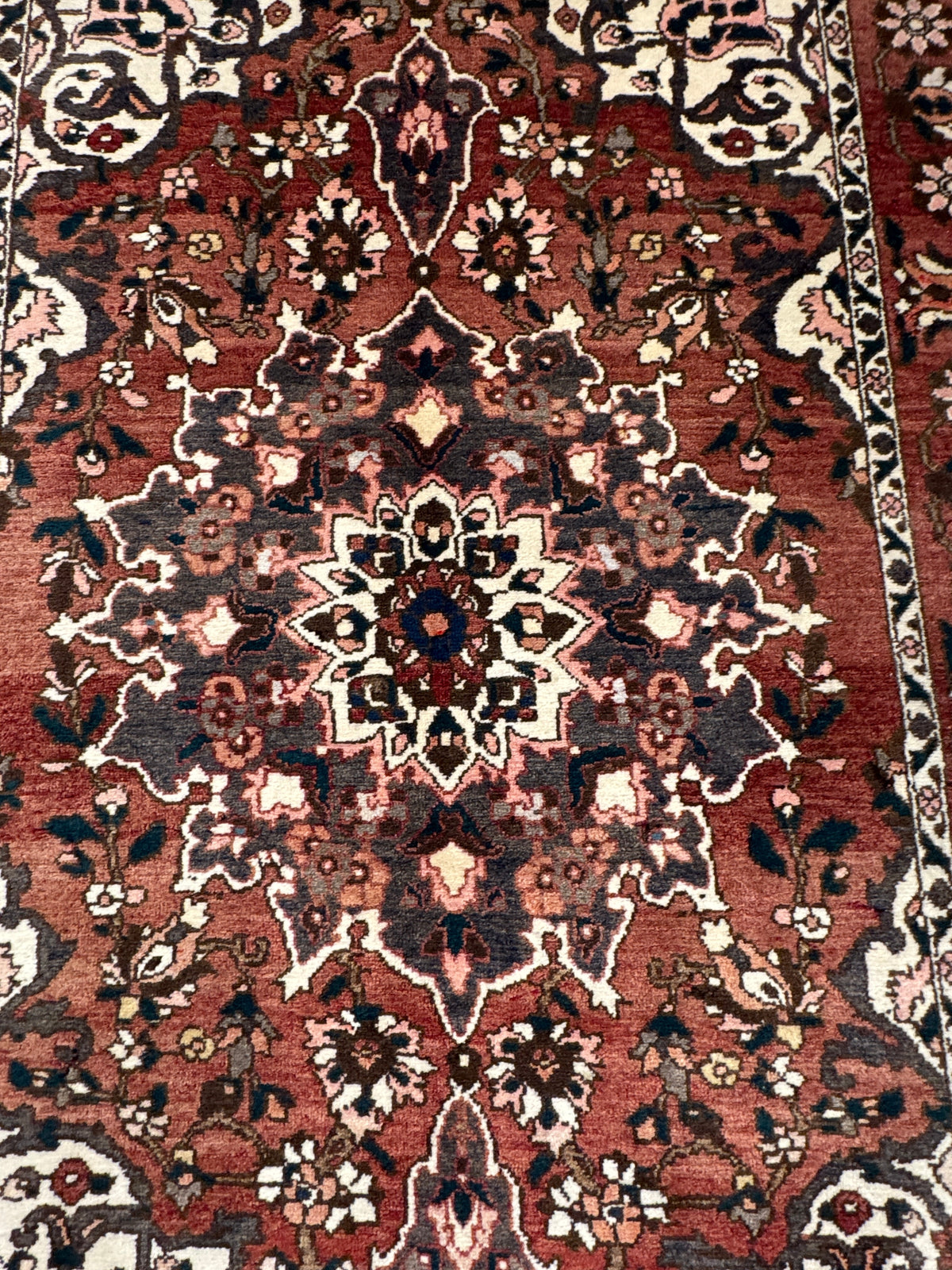 Vintage Bakhtiari Rug - 203 cm x 150 cm
