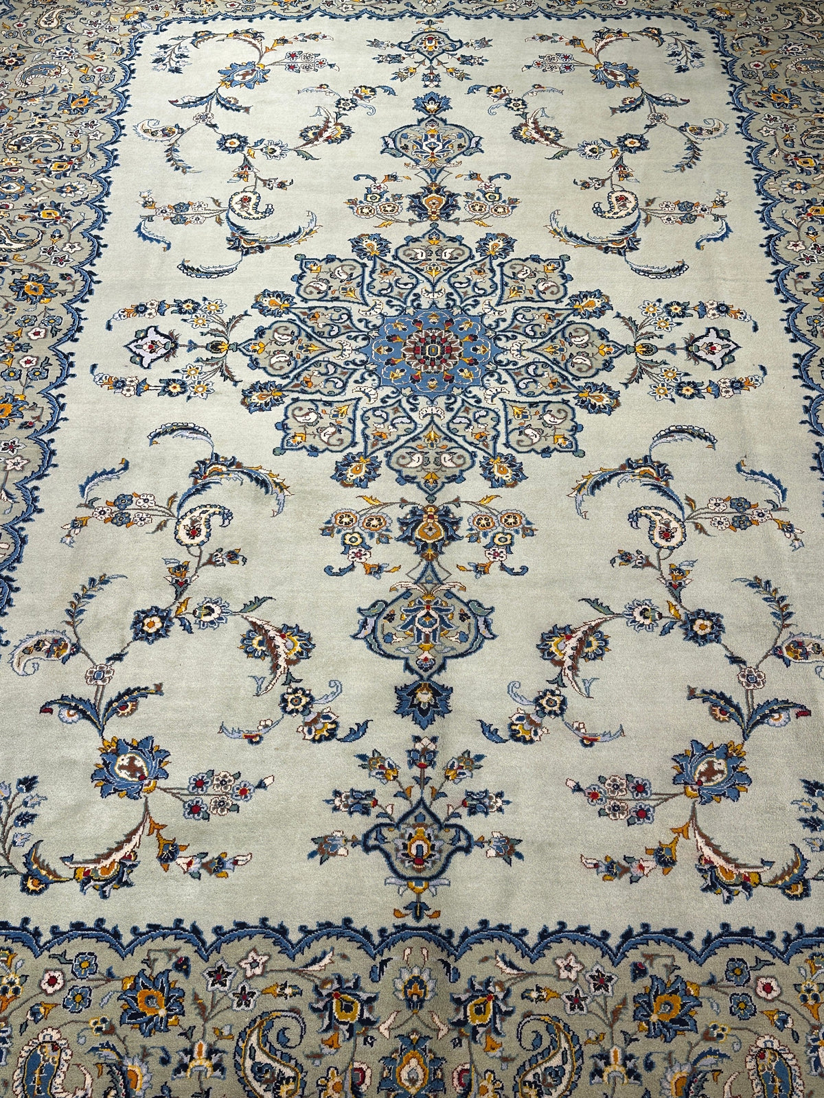 Nain Rug - 405 cm x 300 cm