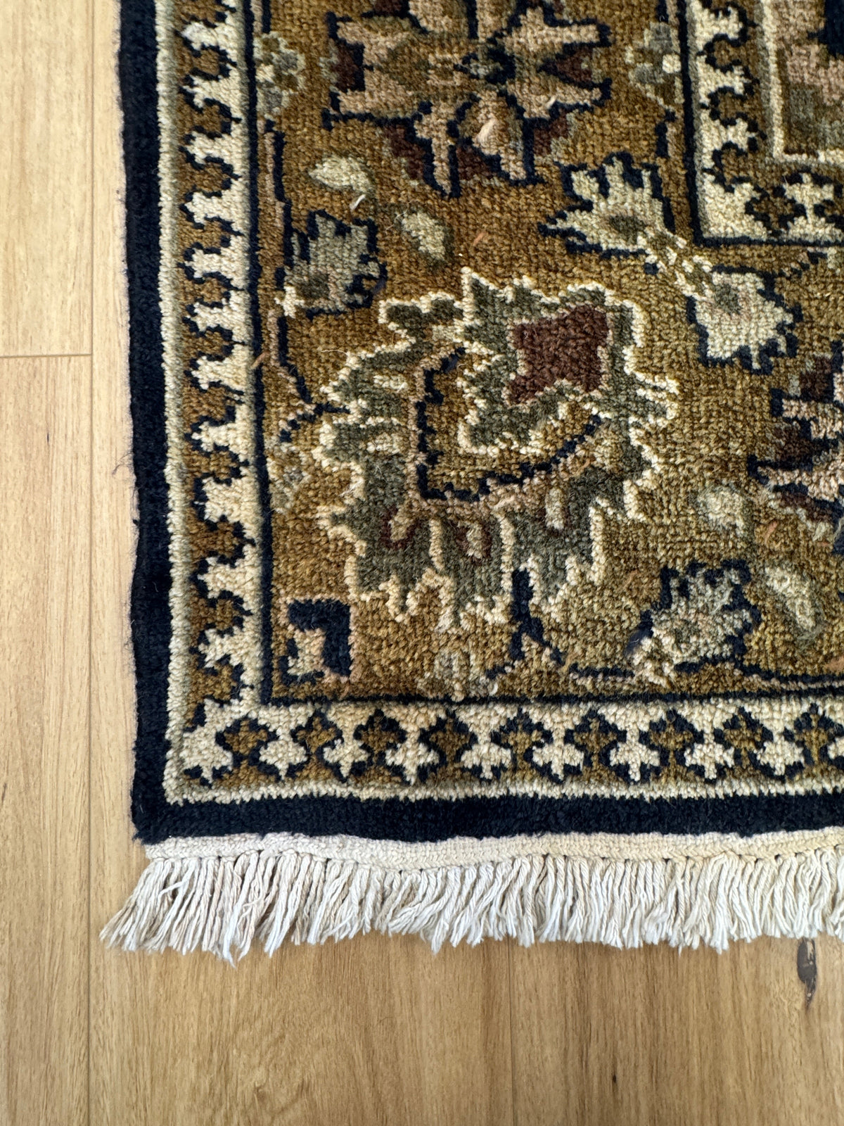 Ziegler Rug - 270 cm x 185 cm