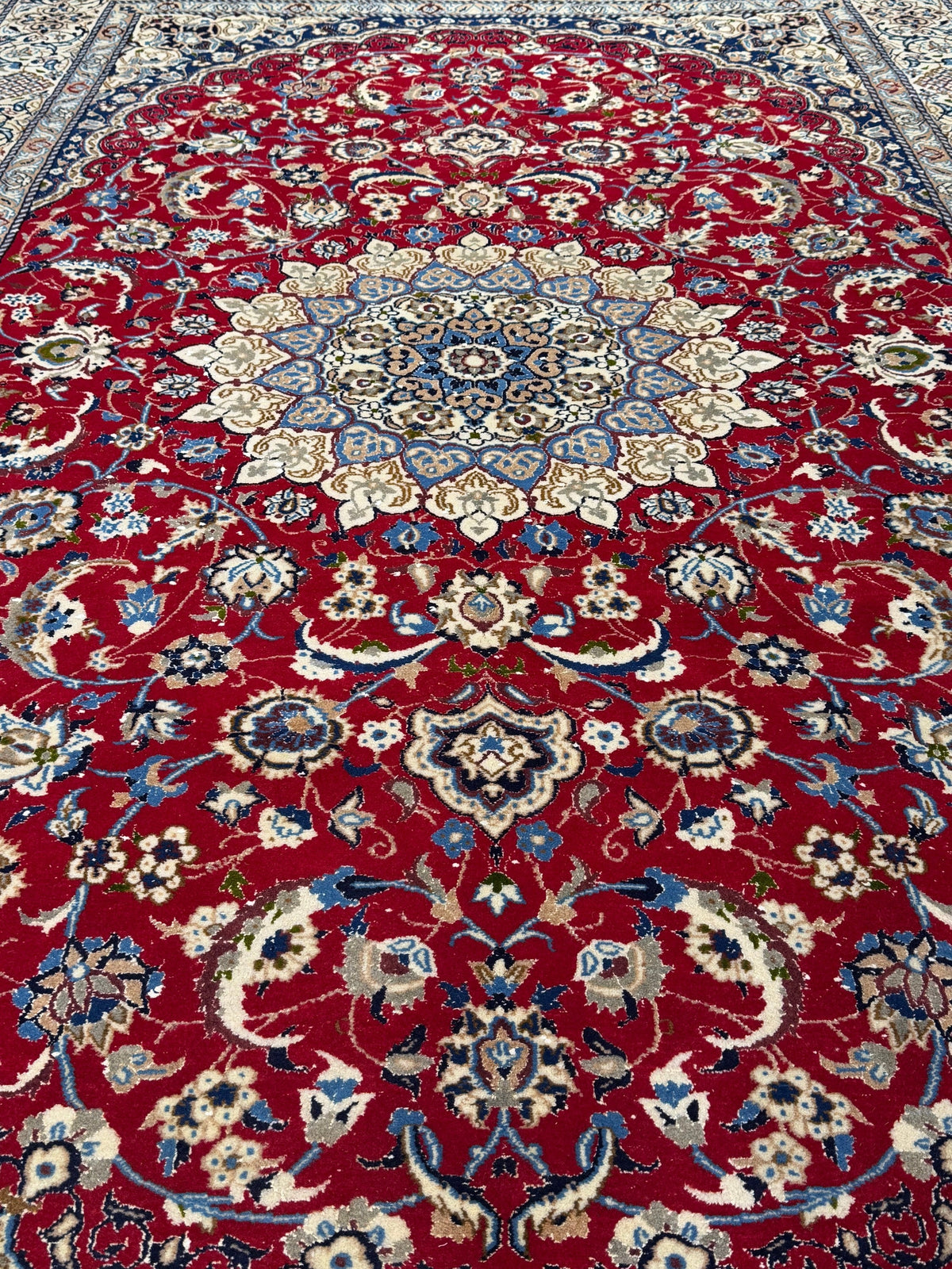 Nain Rug - 310 cm x 202 cm