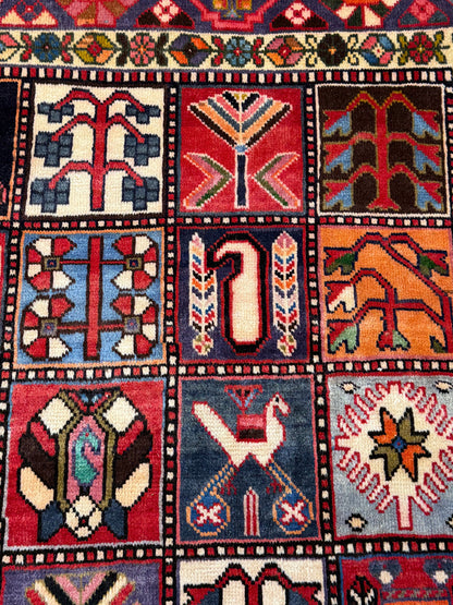 Bakhtiari Rug - 295 cm x 210 cm