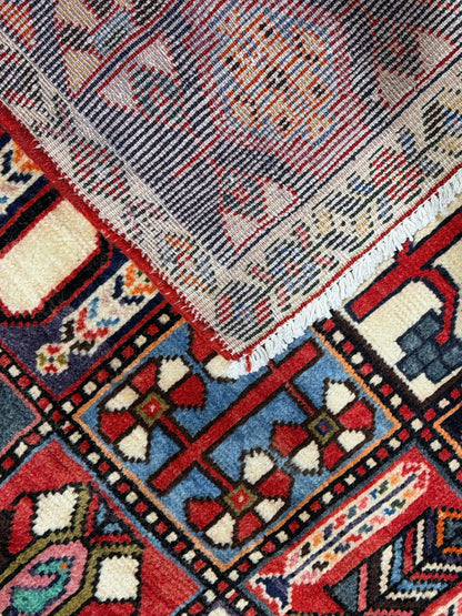 Bakhtiari Rug - 295 cm x 210 cm