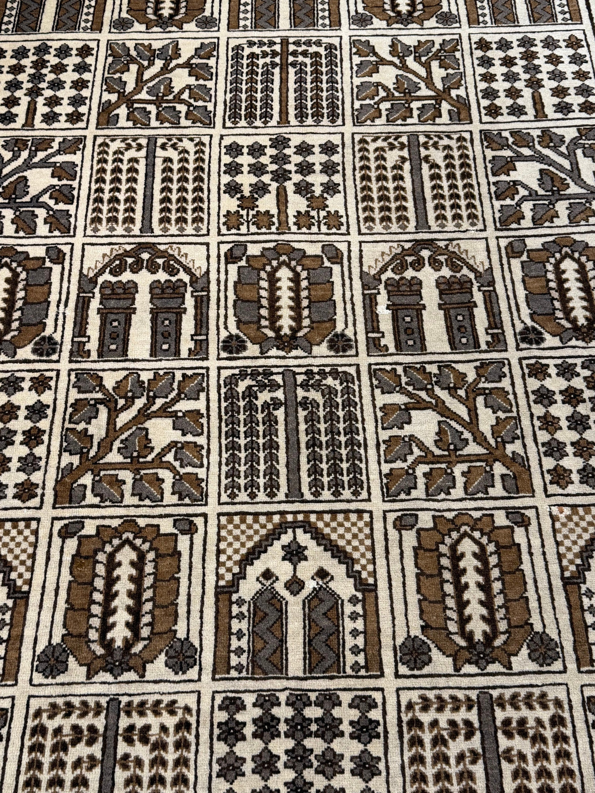 Bakhtiari Rug  - 290 cm x 175 cm