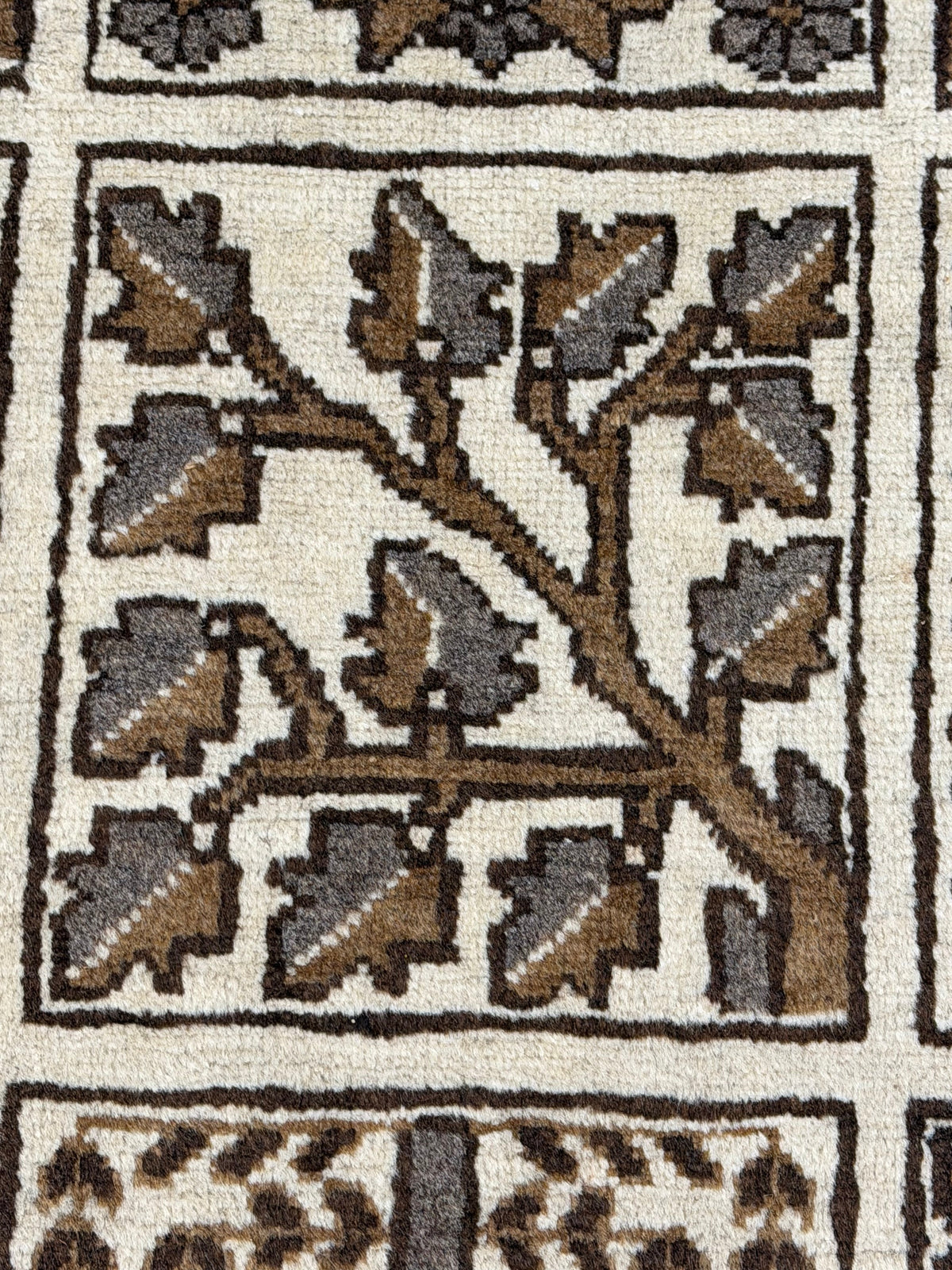 Bakhtiari Rug  - 290 cm x 175 cm