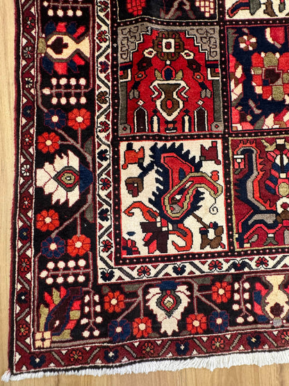 Bakhtiari Rug - 315 cm x 205 cm