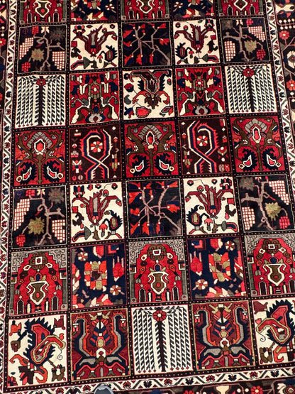 Bakhtiari Rug - 315 cm x 205 cm
