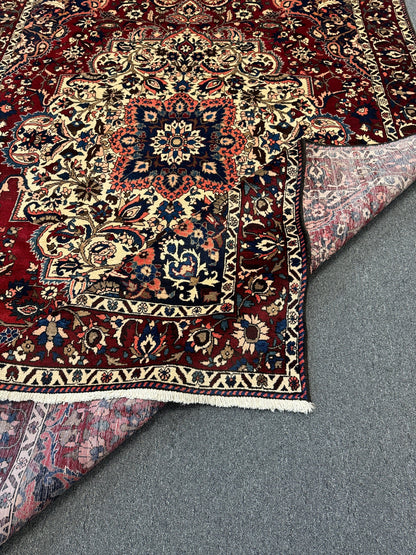 Bakhtiari Rug - 315 cm x 203 cm