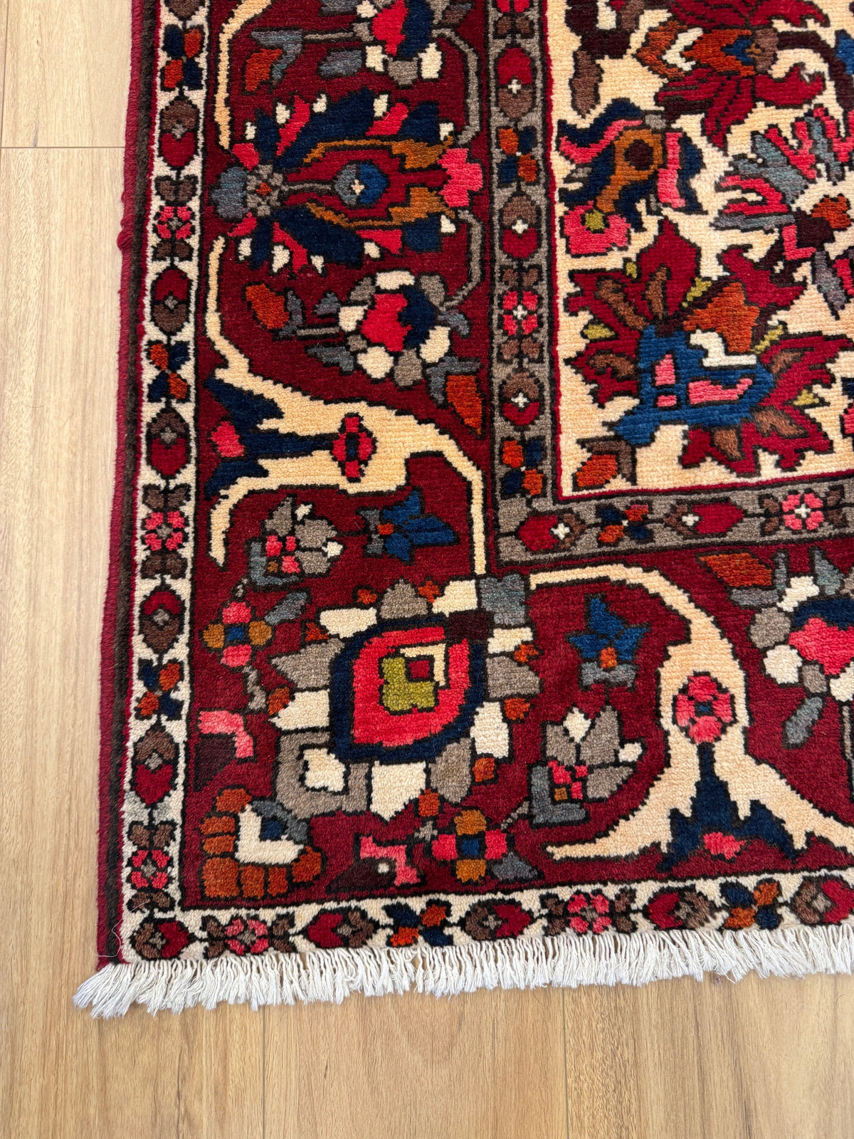 Bakhtiari Rug - 310 cm x 220 cm
