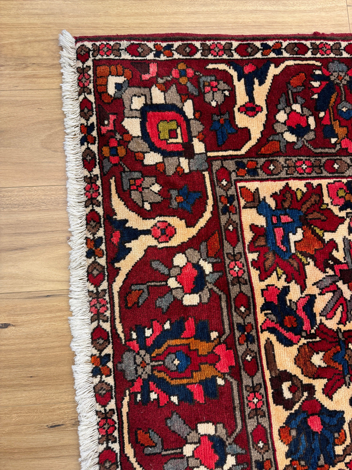 Bakhtiari Rug - 310 cm x 220 cm