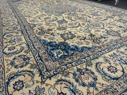 Nain Rug - 375 cm x 255 cm