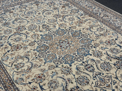 Nain Rug - 365 cm x 250 cm