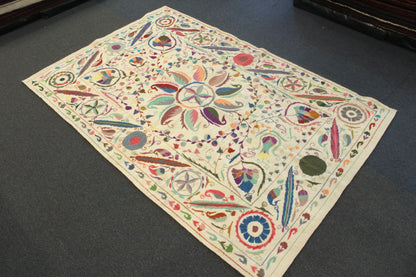 Suzani Kilim - 277 cm x 182 cm