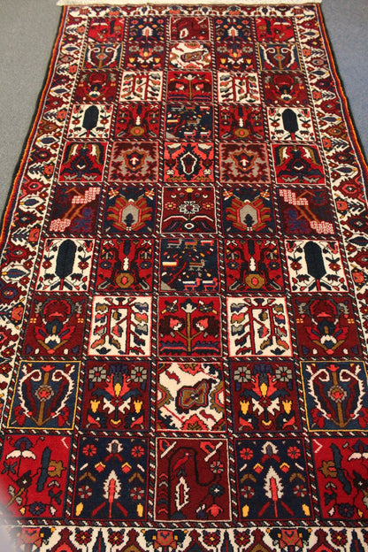 Bakhtiari Rug - 305 cm x 165 cm