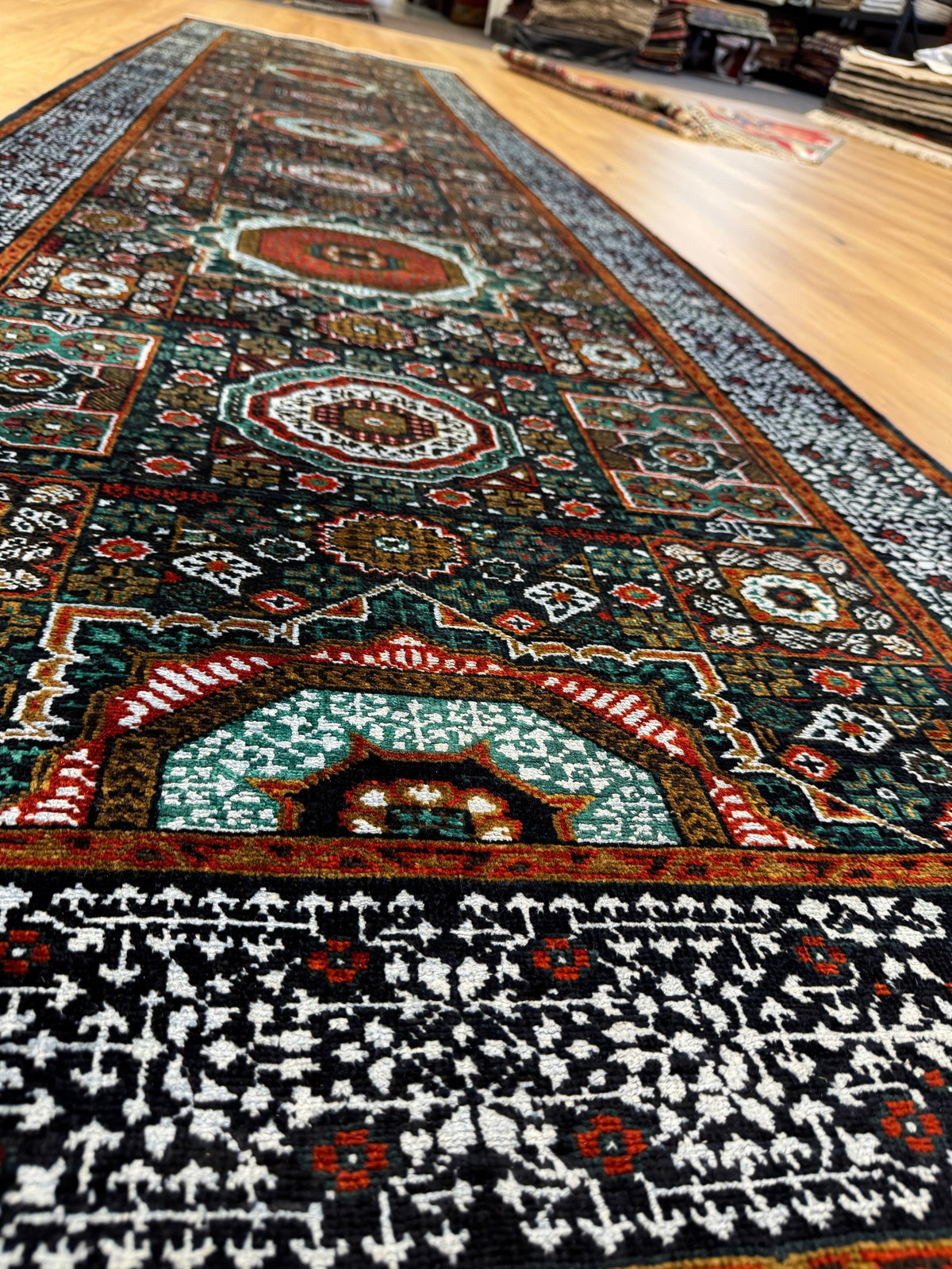 Mamluk Rug - 401 cm x 106 cm