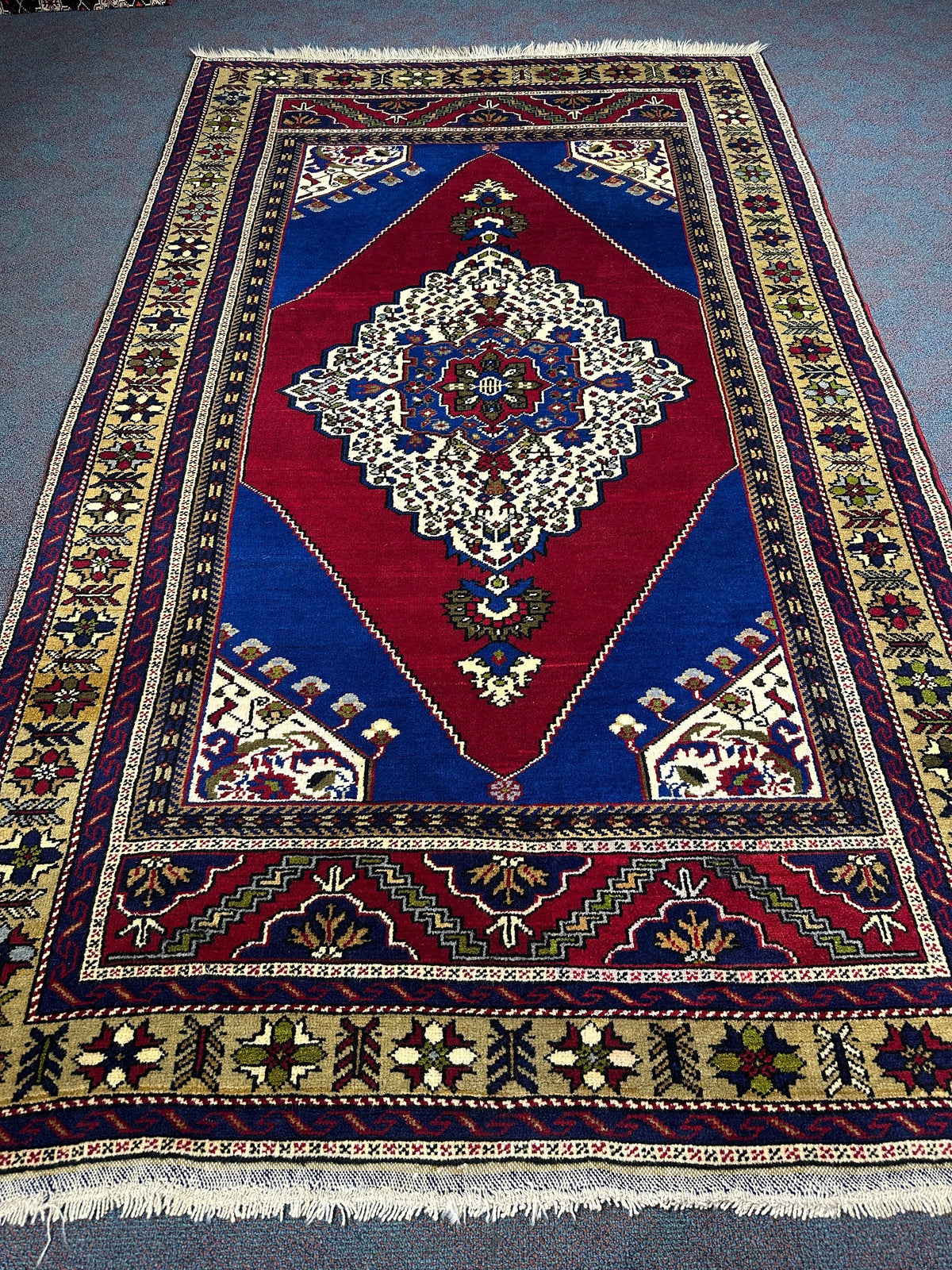 Turkish Rug - 270 cm x 166 cm
