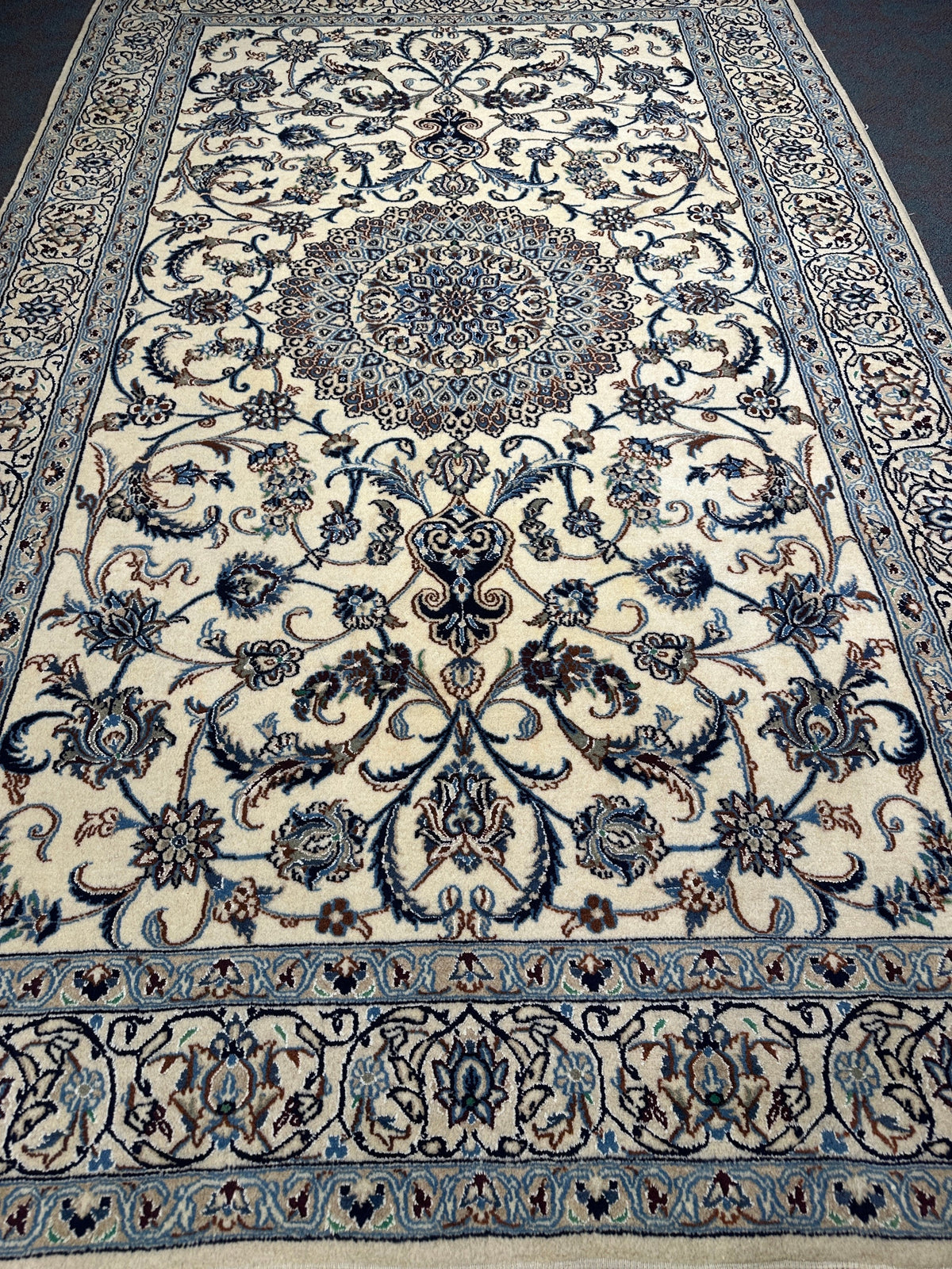 Nain Rug - 300 cm x 193 cm