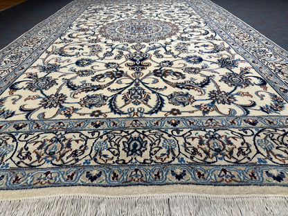 Nain Rug - 300 cm x 193 cm
