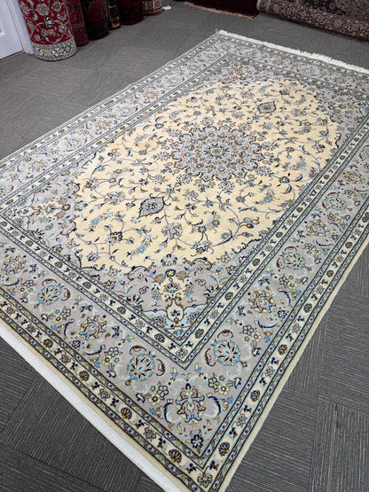 Nain Rug - 303 cm x 203 cm