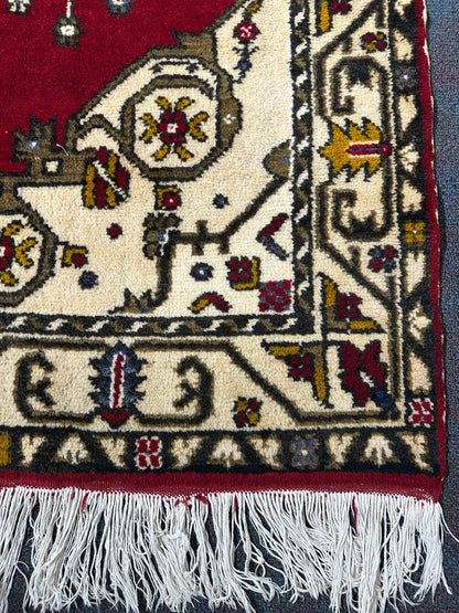 Turkish Rug - 277 cm x 152 cm