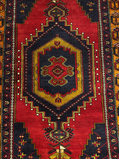 Turkish Rug - 266 cm x 137 cm