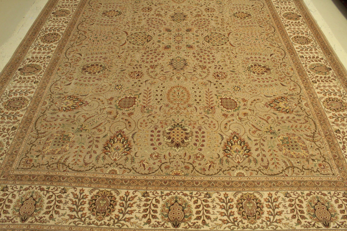 Kashmiri Rug - 365 cm x 277