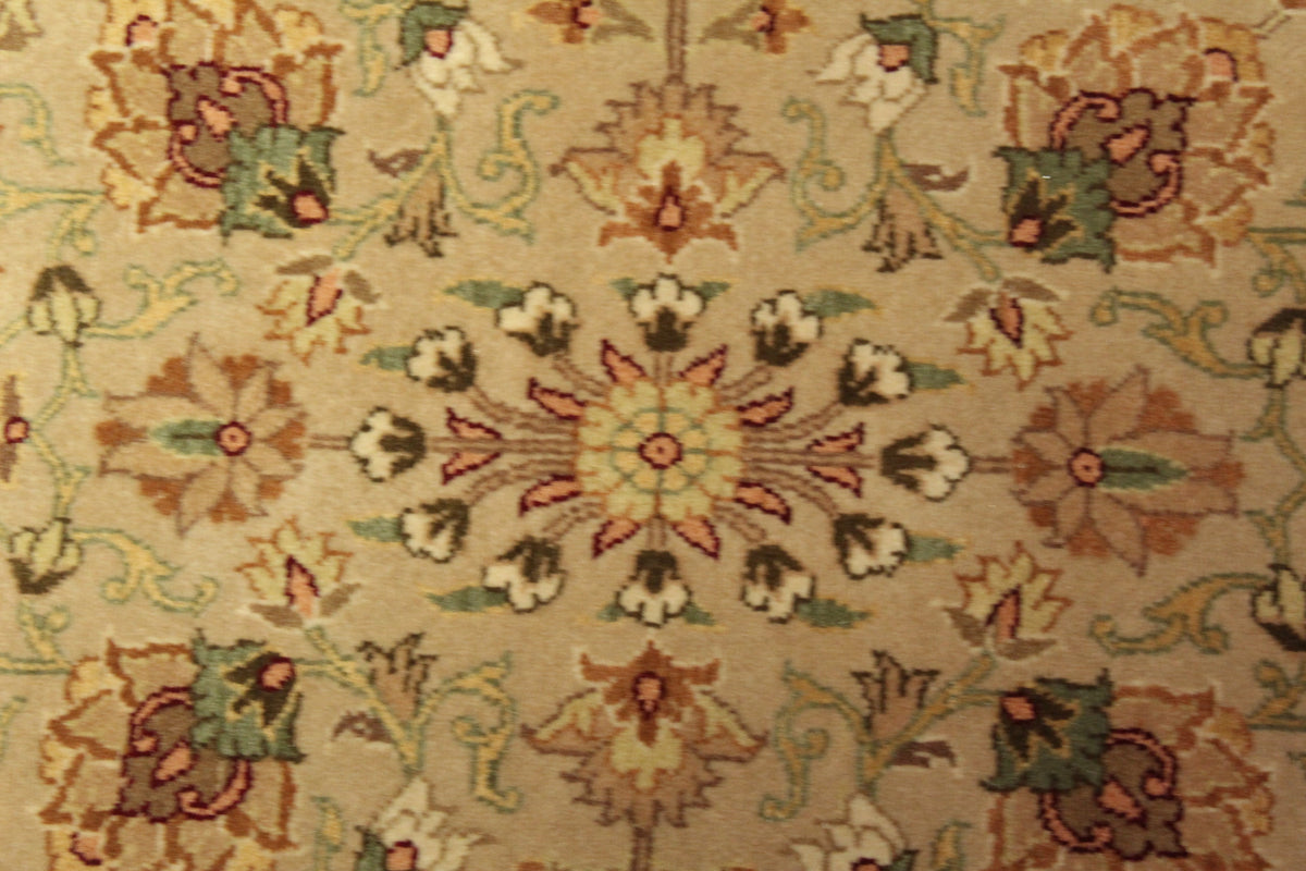 Kashmiri Rug - 365 cm x 277