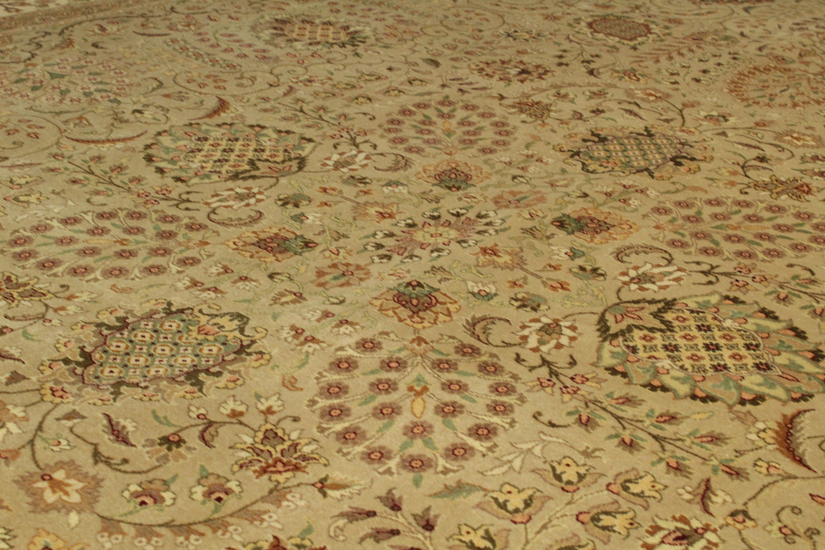 Kashmiri Rug - 365 cm x 277