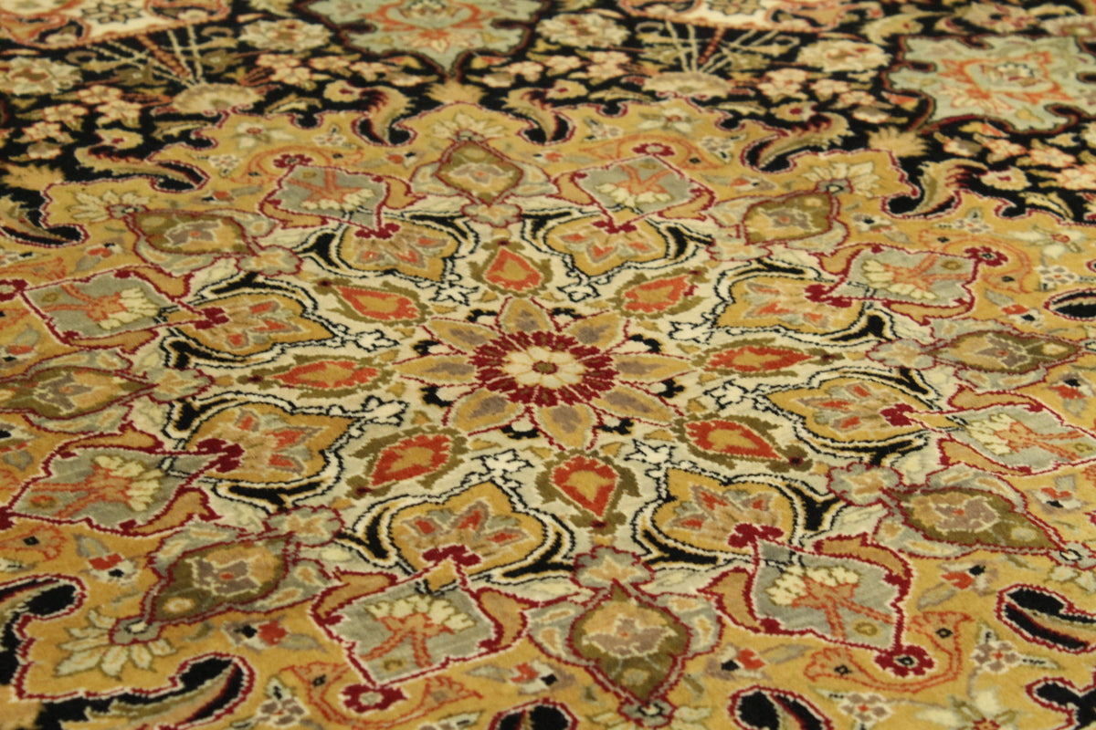 Kashmiri Rug - 379 cm x 272 cm
