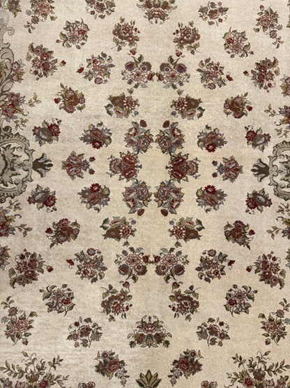 Kashmiri Rug - 275 cm x 182 cm
