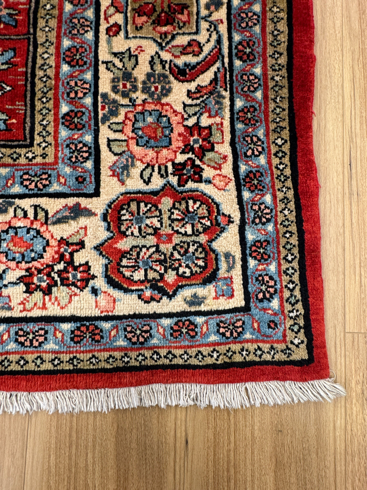 Sarouk Rug - 314 cm x 208 cm