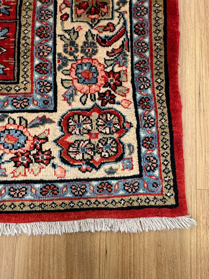 Sarouk Rug - 314 cm x 208 cm