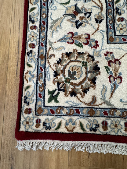 Nain Rug - 249 cm x 192 cm